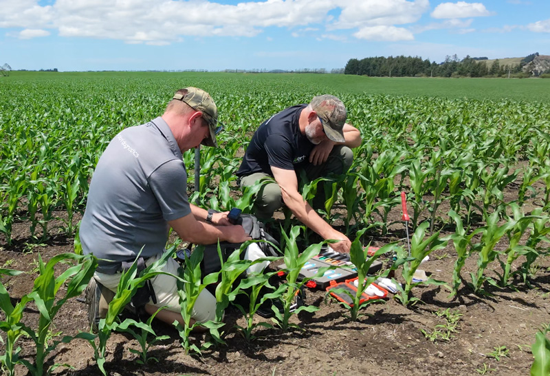 i-Fert consultant discussing farm goals and management with a client